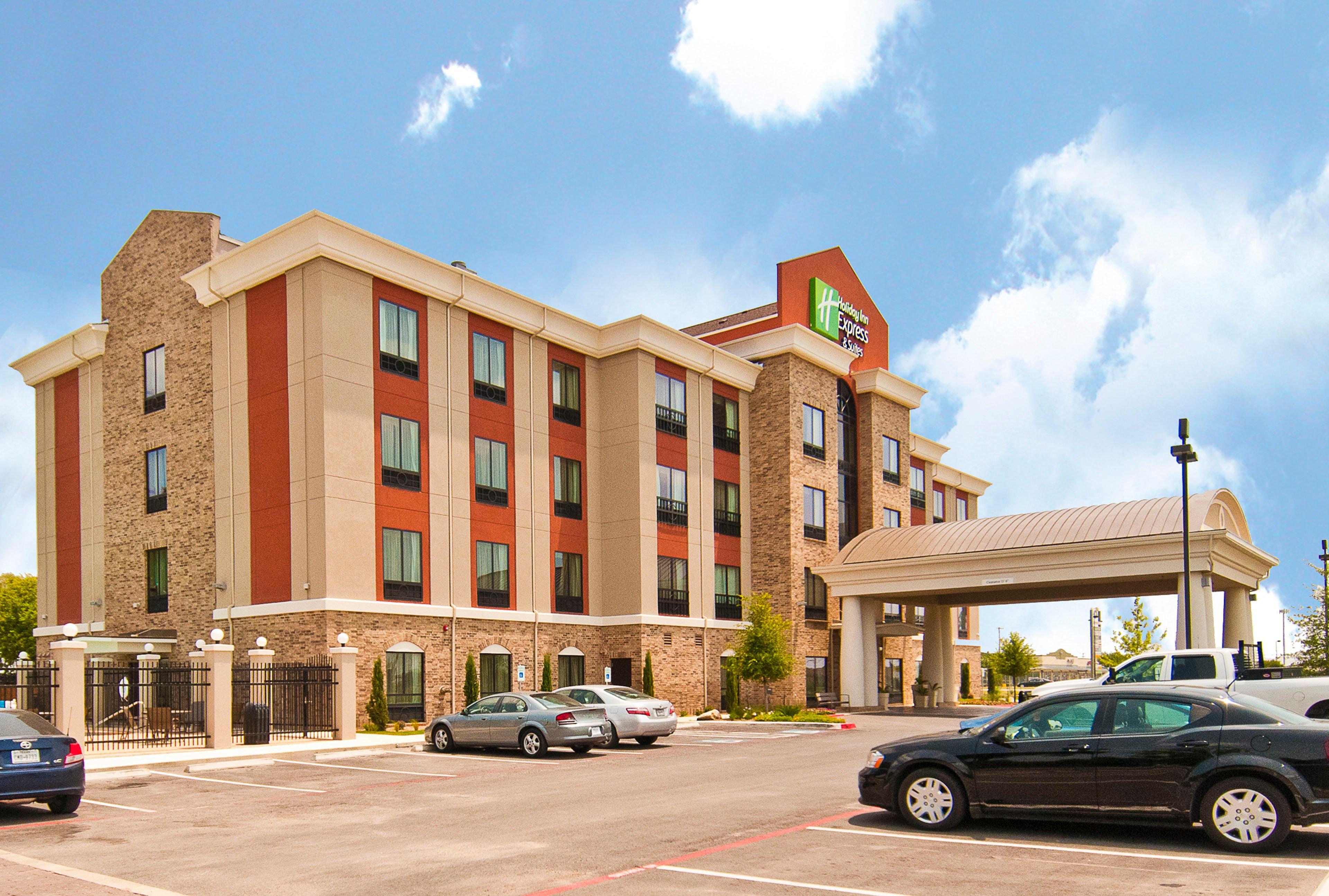 Holiday Inn Express & Suites San Antonio Frost Bank Center By Ihg Extérieur photo