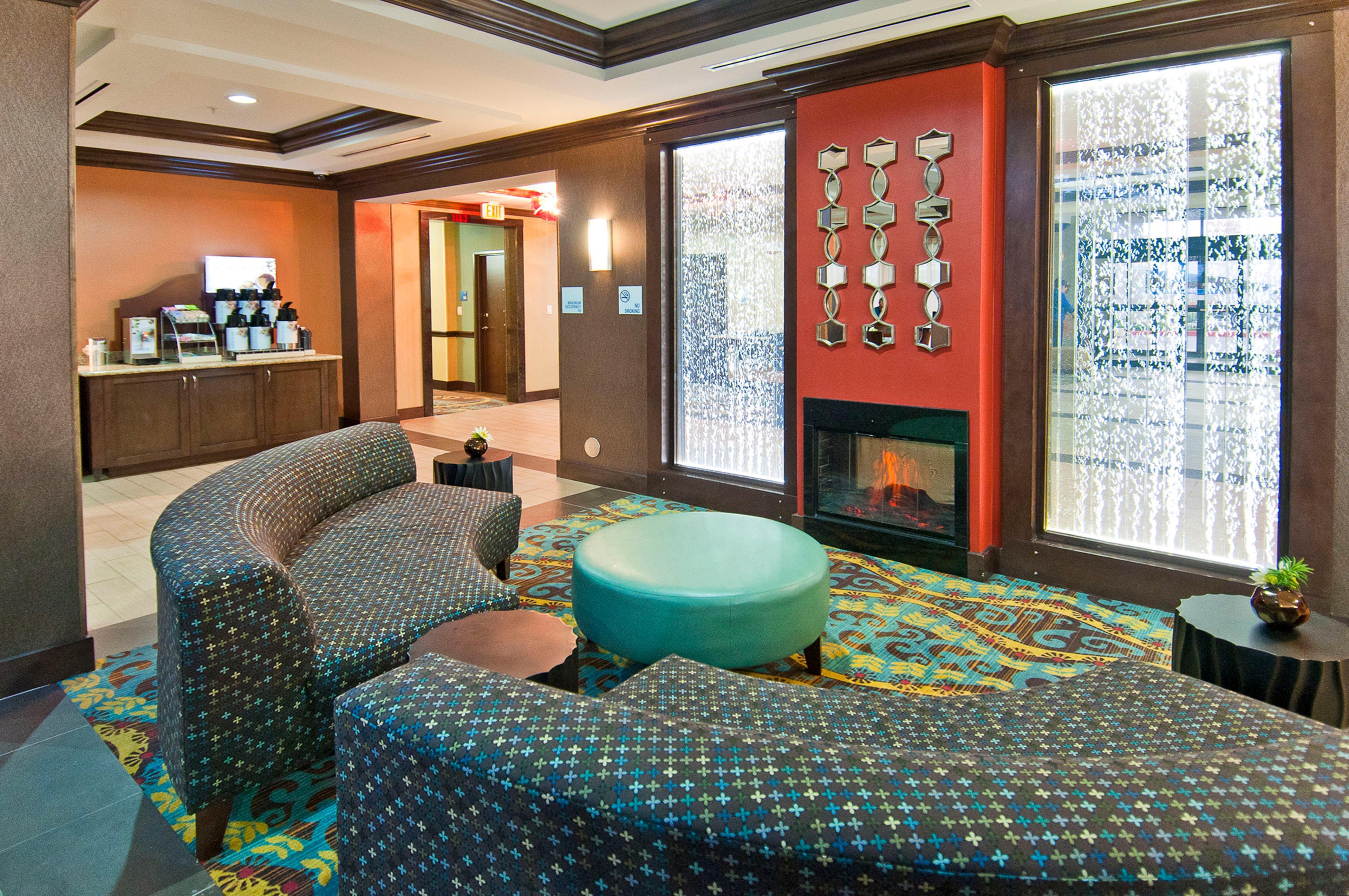 Holiday Inn Express & Suites San Antonio Frost Bank Center By Ihg Extérieur photo