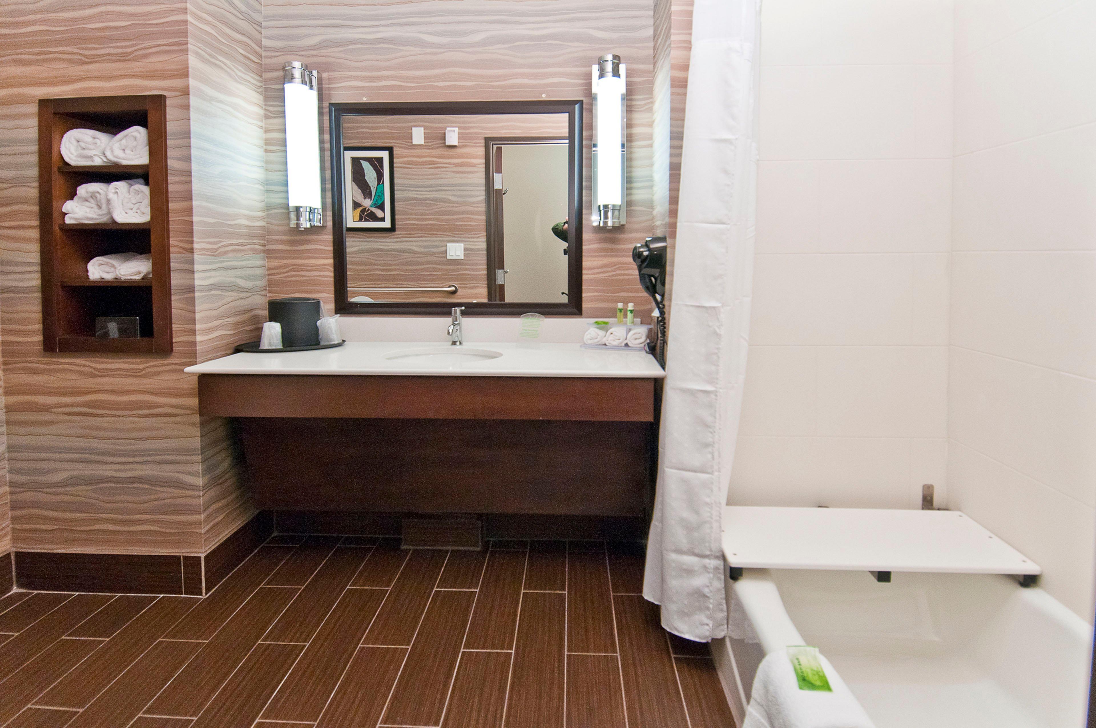 Holiday Inn Express & Suites San Antonio Frost Bank Center By Ihg Extérieur photo