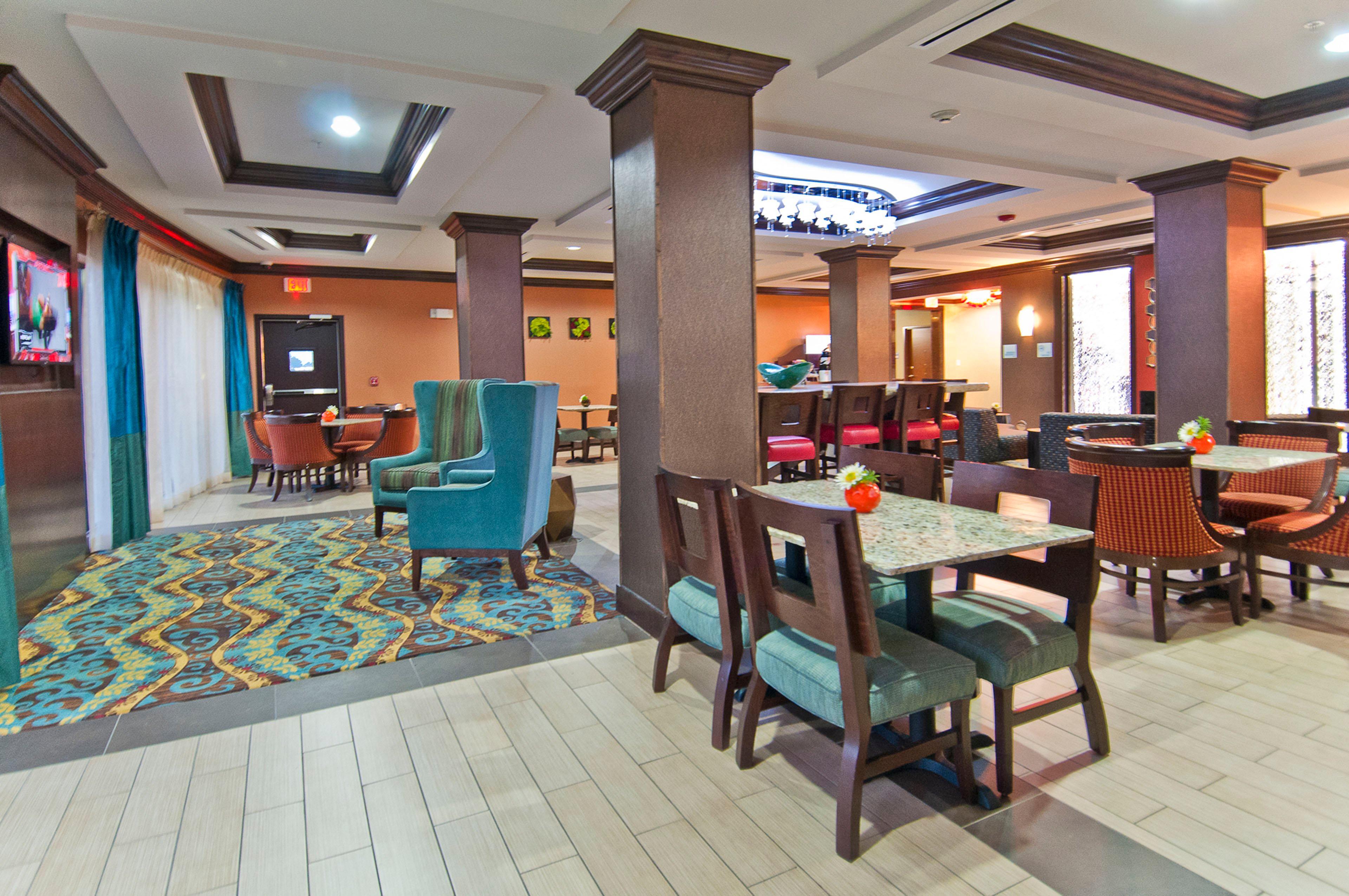 Holiday Inn Express & Suites San Antonio Frost Bank Center By Ihg Extérieur photo
