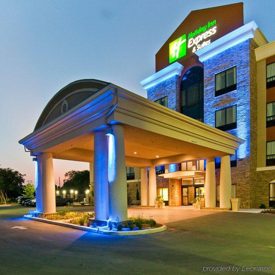 Holiday Inn Express & Suites San Antonio Frost Bank Center By Ihg Extérieur photo